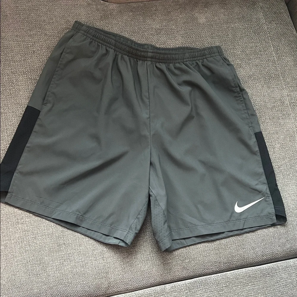 Nike Men's Charcoal and Black Athletic Shorts